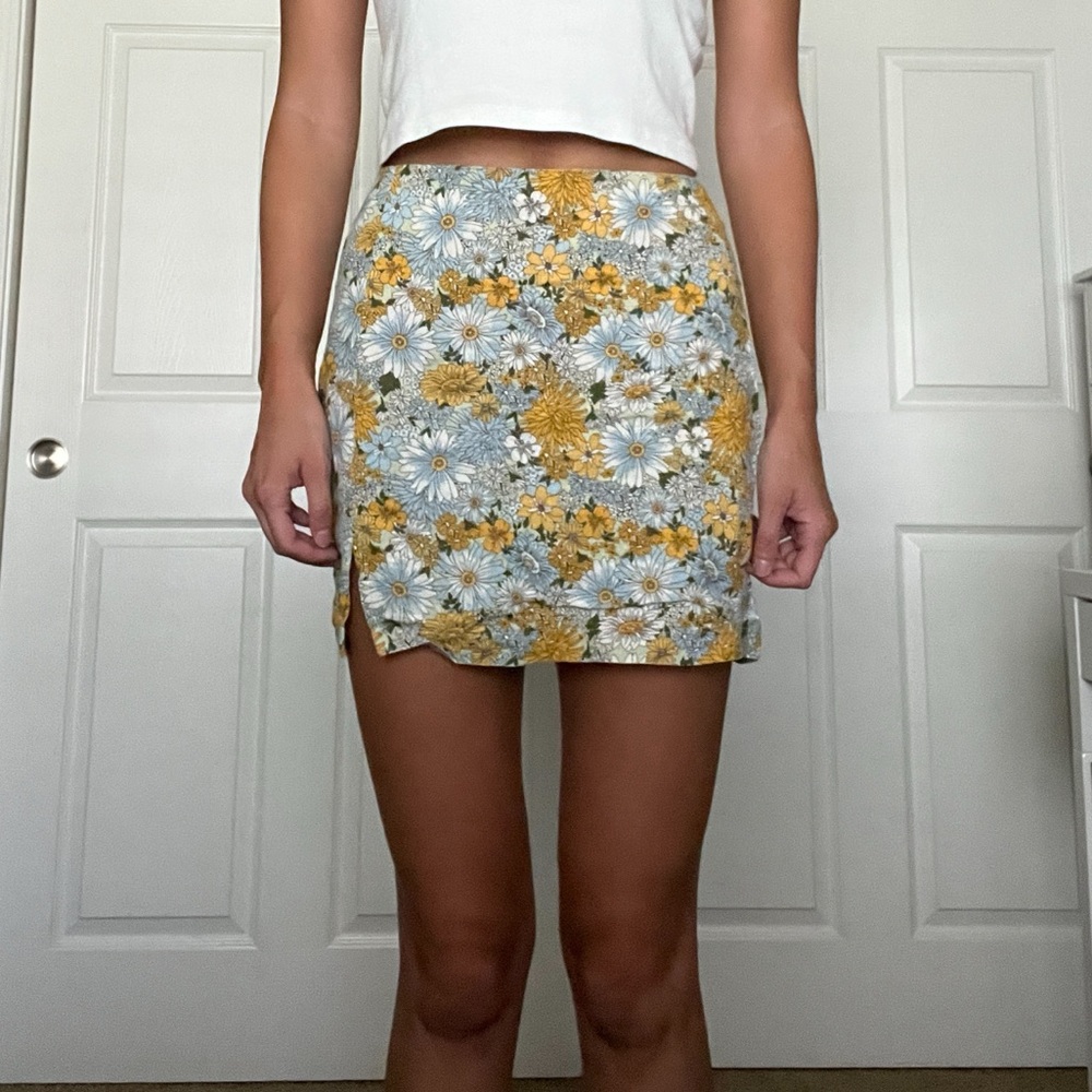 Urban Outfitters Floral Mini Skirt Size Small